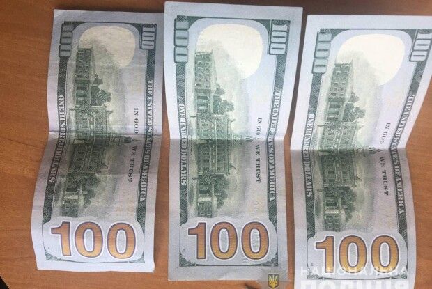 Волинянин на Рівненщині дав 300 доларів хабаря поліцейським