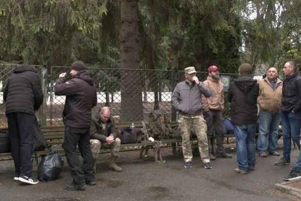 Військкомати на Волині в цілодобовому режимі. У Луцьку готуйтеся до черг (Відео)