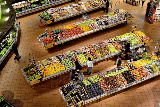 На українців чекає різке зростання цін: деякі продукти подорожчають одразу на 40%