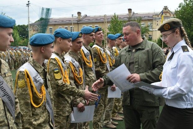 На Волині ліцей з посиленою військово-фізичною підготовкою випустив 330 юнаків та дівчат (Фото)