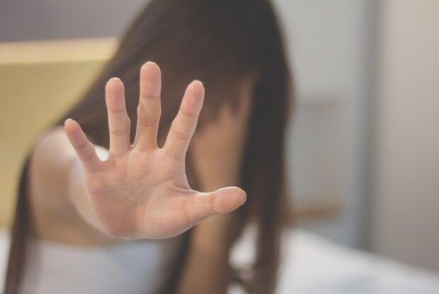 Під Львовом п’яний вчитель домагався ученицю, а після відмови організував цькування: деталі