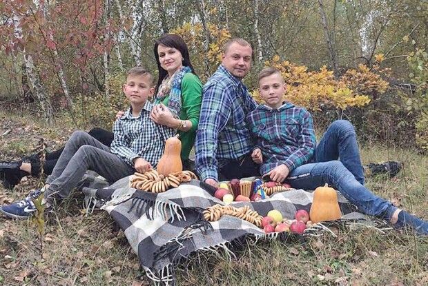 Їхнє кохання випробуване війною:  пів року тривало відрядження чоловіка в зону АТО