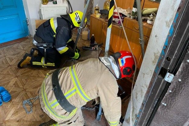 На Рівненщині рятували 80-річну бабусю, яка впала у погріб