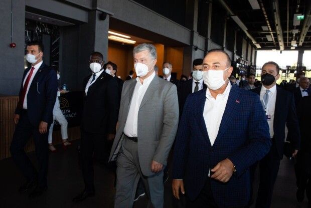 Про що домовився Петро Порошенко із міністром закордонних справ Туреччини (Фото)