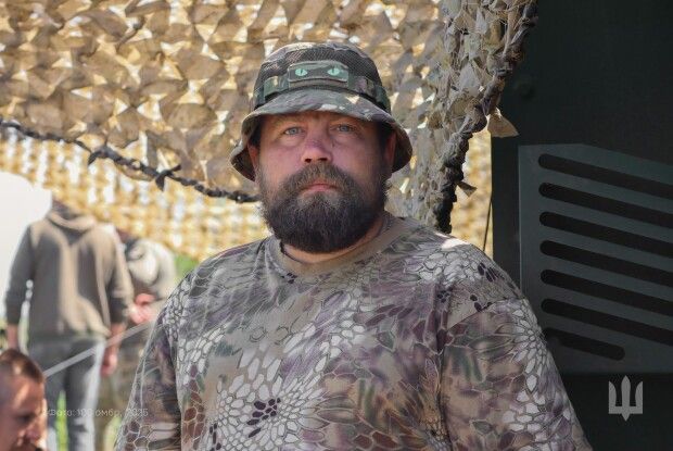 Сталева наука «Укропа»: як воїн волинської бригади навчає хлопців їздити на броні