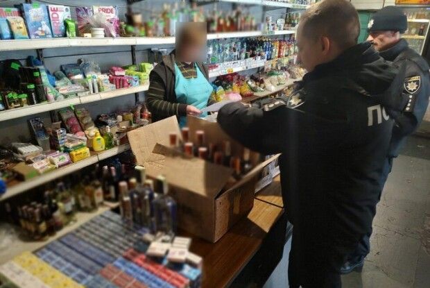 На Волині жінка незаконно гендлювала з-під прилавка цигарками