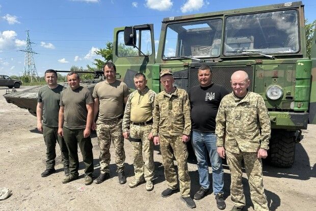 Із Ратнівщини доставили землякам на фронт транспорт