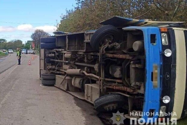 «Водій їхав на шаленій швидкості, це було дуже страшно», – пасажирка автобуса, який перекинувся (Відео)