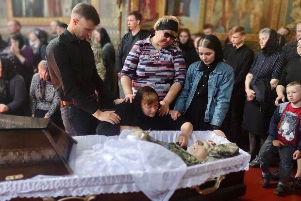 На Волині поховали вбитого на війні багатодітного батька (Фото)