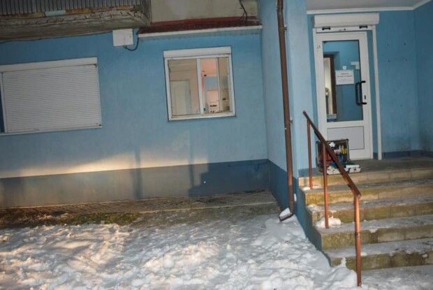 Невдале пограбування: злодій, що пробирався у магазин, наткнувся на охоронця