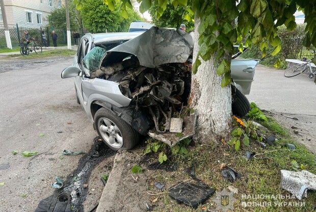 У Луцькому районі водій влетів у дерево і загинув
