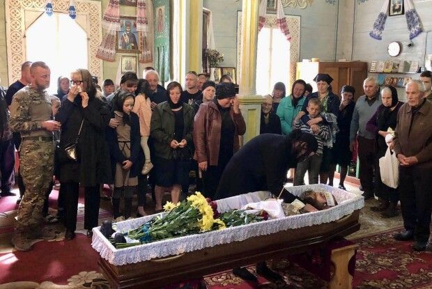 Невдовзі мало виповнитися 33: у громаді на Волині поховали молодого Воїна (Фото)