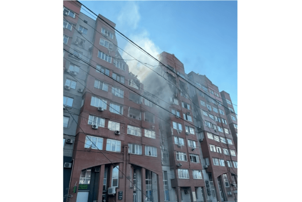 У Дніпрі російська ракета влучила у дев'ятиповерхівку: є загиблі