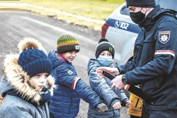 «Не світитися в темряві» заборонено