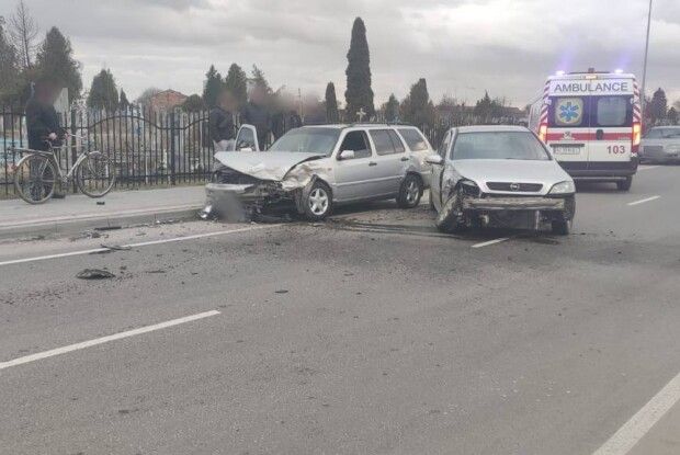 На Волині п’яний водій в’їхав в автівку