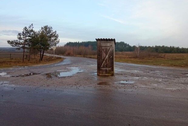 Вози на зупинках і туалет на дорозі: на Волині побешкетували на Щедрий вечір (Фото)
