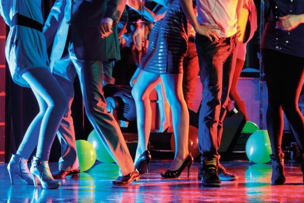 У Тернополі нічний клуб кличе на «Вечірку без трусів» 