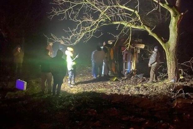 Мікроавтобус врізався в підводу з людьми: дві особи загинуло, водій втік (Фото, відео)