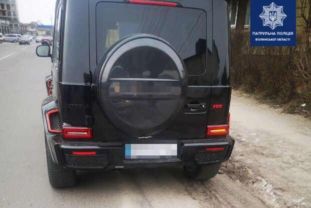 У Луцьку 33-річний водій їздив «ґелендеваґеном» без номерного знака