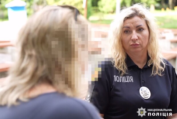 Не хотіла образити «племінника»: на Рівненщині жінка позбулася солідної суми