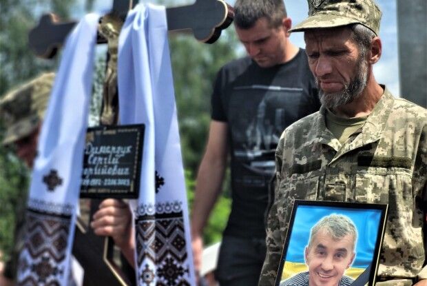 Побачив Бучу - і вирішив йти на фронт: на Волині провели в останню дорогу відважного Героя (Фото)