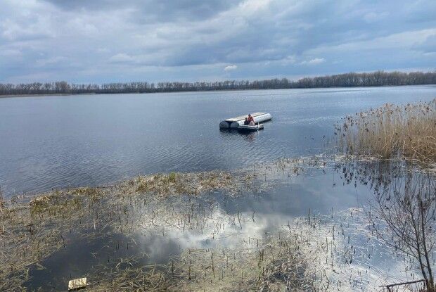 Хотіли зробити селфі, а опинилися посеред річки: на Рівненщині врятували двох дівчат (Фото)