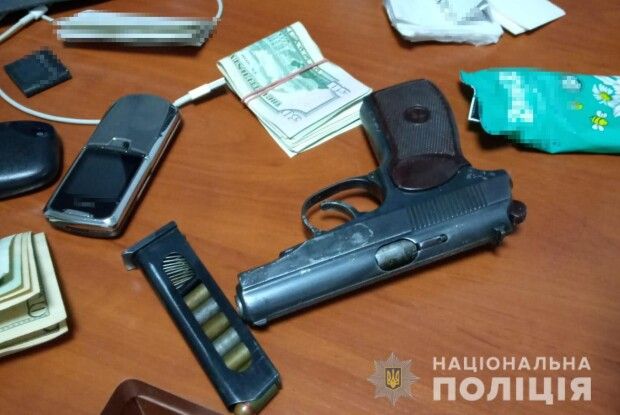 Увірвалися в будинок, пекли праскою: впімали злочинця, що відібрав у волинянина значну суму грошей