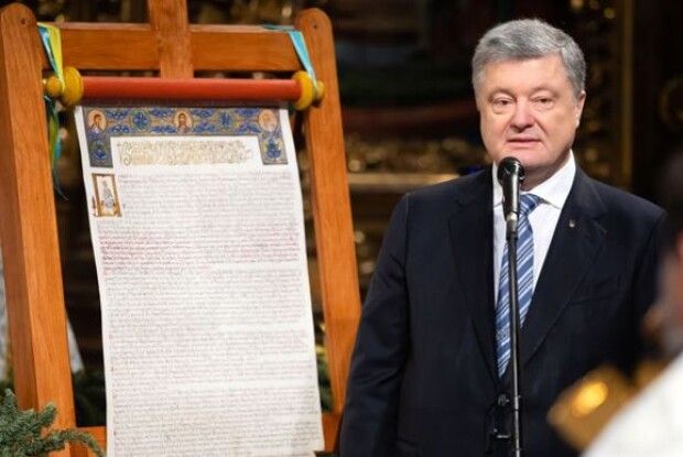 Порошенко повідомив, що проти нього порушили справу через Томос