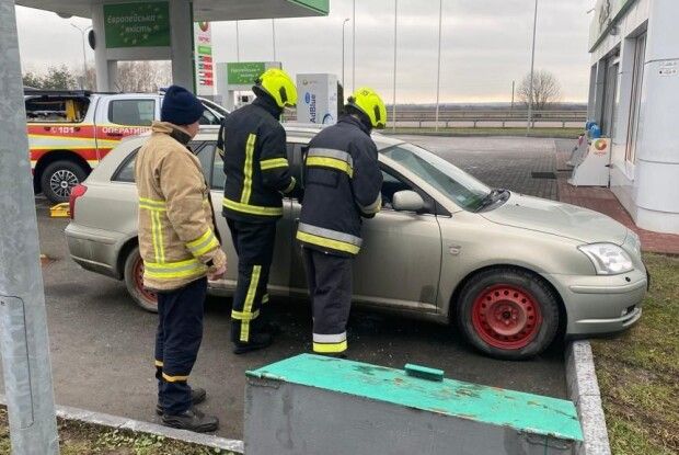 На Рівненщині в автомобілі виявили мертве тіло (Фото)