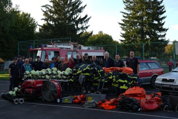 Швейцарські волонтери привезли допомогу волинським вогнеборцям 