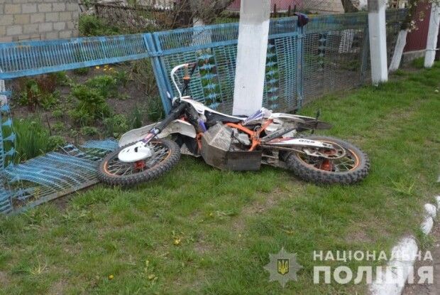 Волинянин на мотоциклі врізався в електроопору 