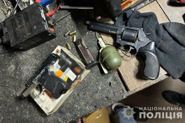 В оселі у волинянина знайшли зброю та боєприпаси