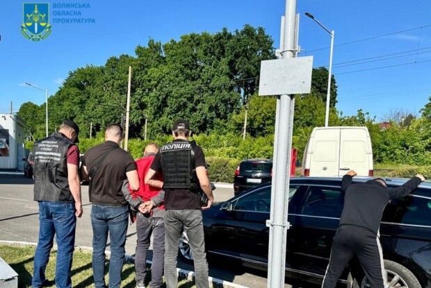 Волинянин організовував переправлення ухилянтів через кордон за 3500 доларів США 