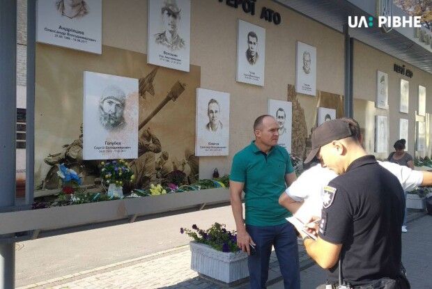 У Рівному облили інсталяцію Небесної сотні та Героїв АТО