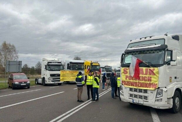 Польські перевізники розблокували пункт пропуску «Ягодин-Дорогуськ»
