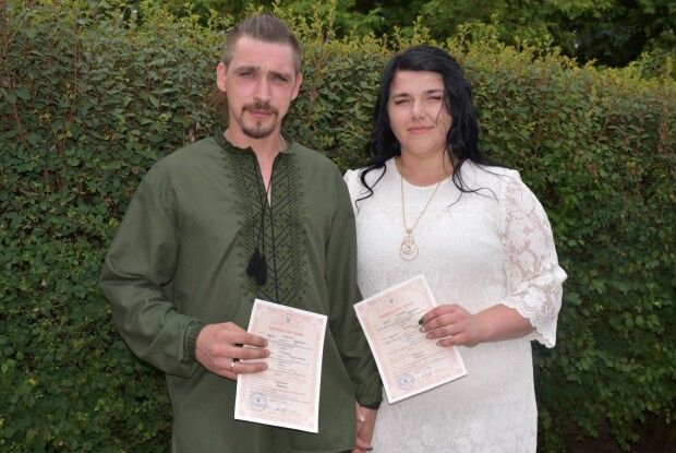 Військовий з Волині побрався зі своєю коханою