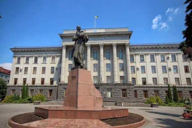 Який виш Волині потрапив до двадцяти найкращих освітніх закладів України