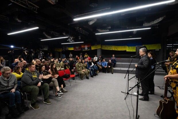 Порошенко вніс 19 мільйонів гривень для звільнення з СІЗО кіборга Дмитра Марченка