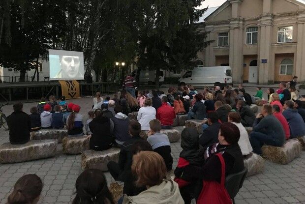 У Торчині фільм «Кіборги» дивилися під відкритим небом