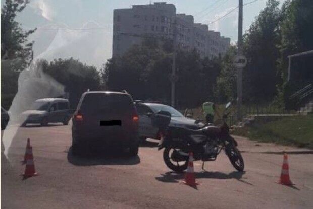 Струс мозку і черепна травма: у Луцьку зіткнулися Оpel та мотоцикл