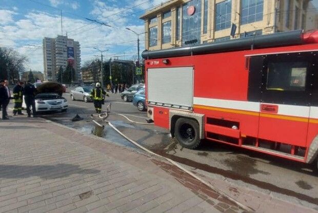 У Луцьку надзвичайники за день погасили три пожежі та врятували жінку (Фото)