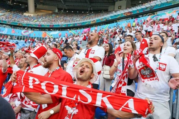 Ігри дипломатів: Посол Польщі тонко відреагував на мем посла Швеції про збірну України (Фото)