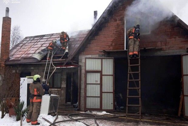 На Волині рятувальники ліквідували пожежу в приватному господарстві (Фото)