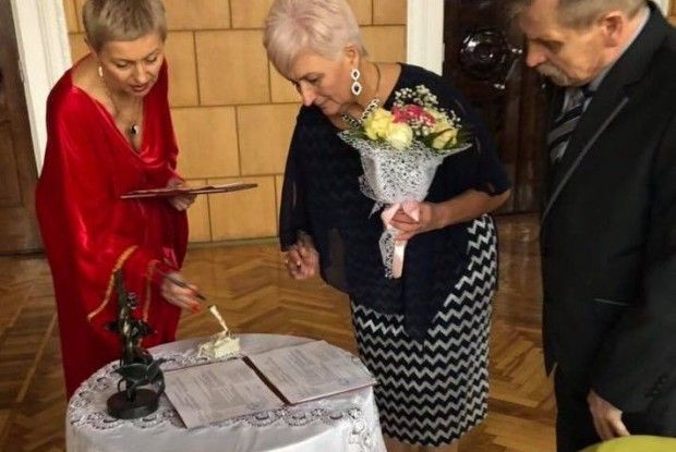 У Нововолинську сьогодні зареєстрували перший у 2019 році шлюб 