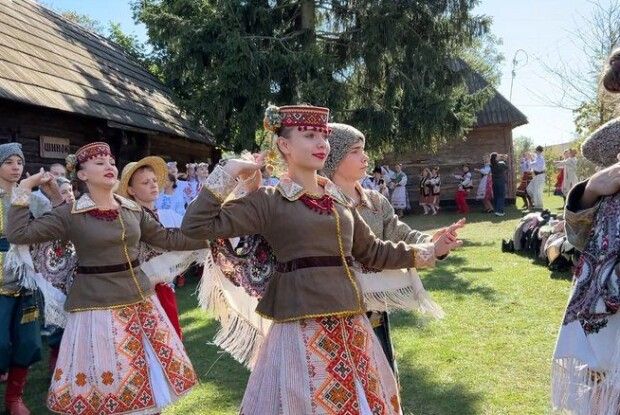 На Рівненщині танок «Печене порося» зібрав рекордну кількість виконавців (Відео)