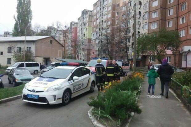 Визволяти малюка із замкненої квартири у Рівному приїхали пожежники та поліція