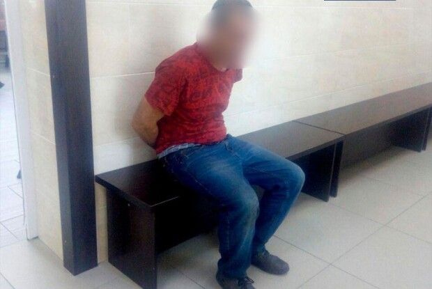 У Луцьку агресивний чоловік спробував вихопити зброю у поліцейської
