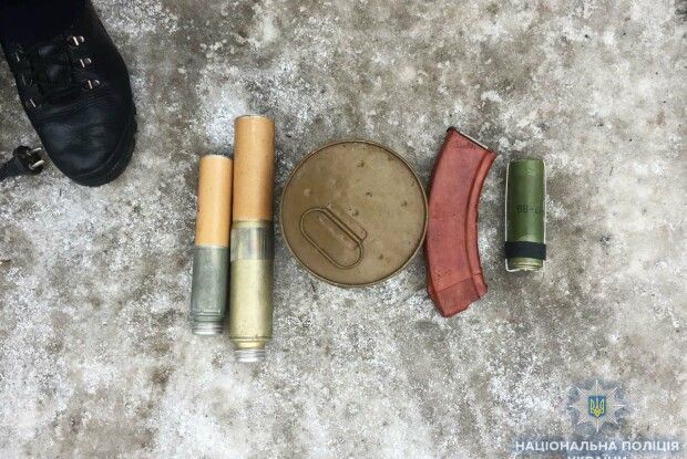 Понад 130 патронів, холодну зброю та наркотики вилучили поліцейські Рівненщини