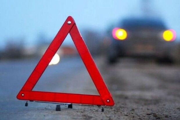 На Волині на міжнародній трасі перекинувся бензовоз