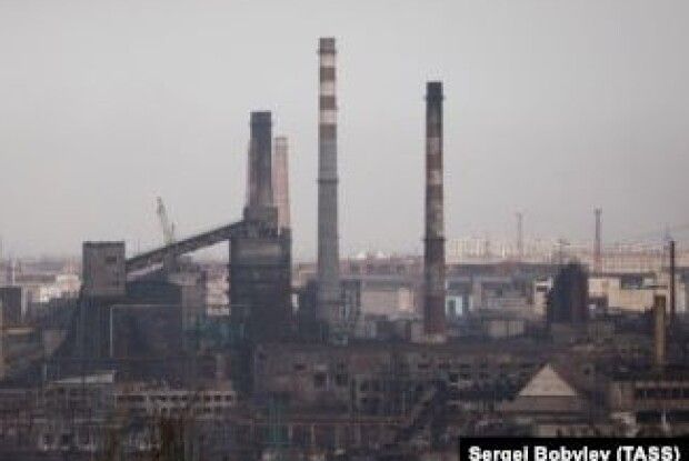 Штурм «Азовсталі»: ворог намагається висадити десант, застосовує танки та бронетехніку (Відео)